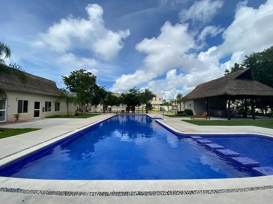 T103 Family Condo In Gated Area - With Private Bbq Playa del Carmen Lägenhet