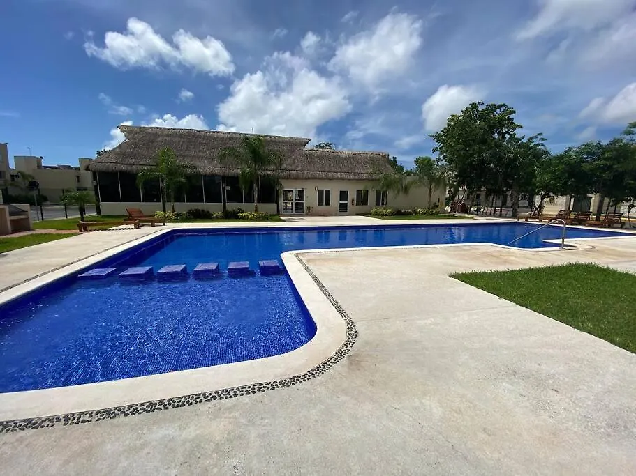 T103 Family Condo In Gated Area - With Private Bbq Playa del Carmen