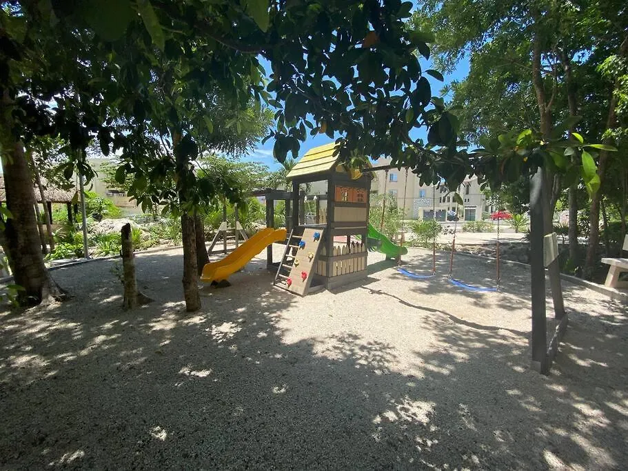 T103 Family Condo In Gated Area - With Private Bbq Playa del Carmen Lägenhet