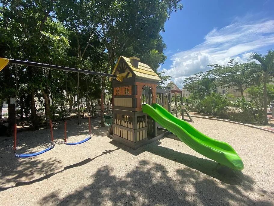 T103 Family Condo In Gated Area - With Private Bbq Playa del Carmen Lägenhet